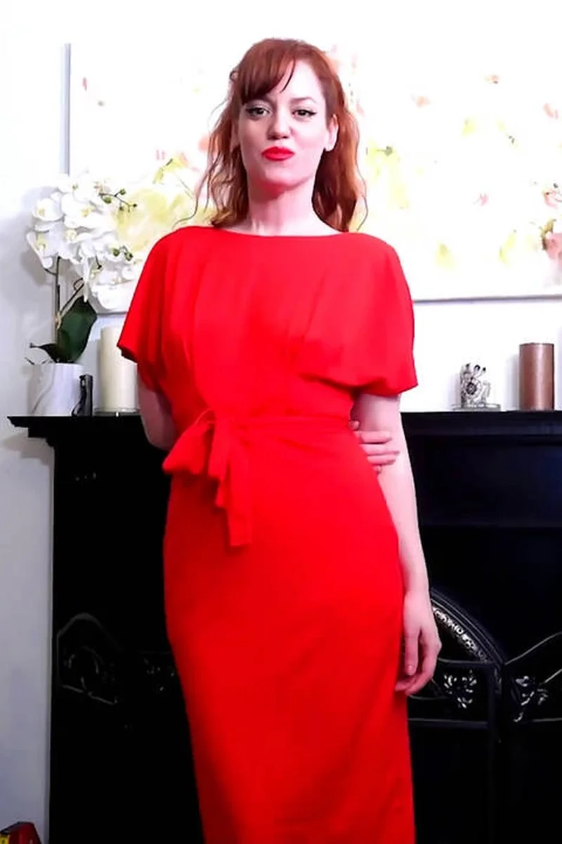 Zoe Page - Screenshot 1 of 4 - Lounge Setting