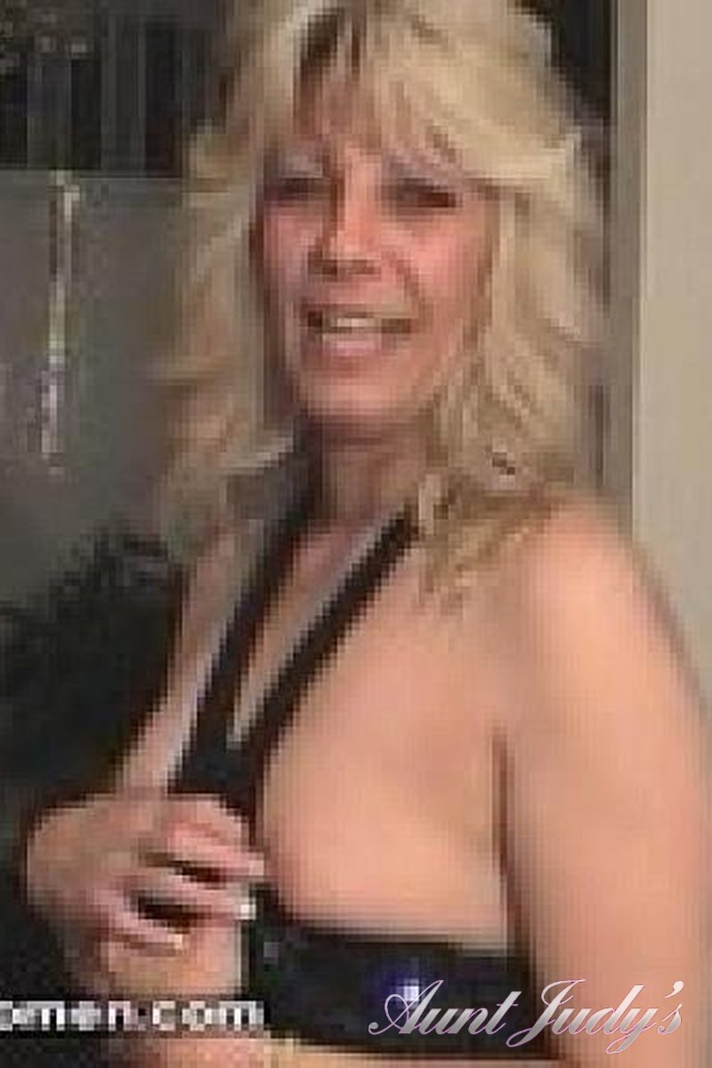 10 Clips - Screenshot 1 of 4 - Masturbation