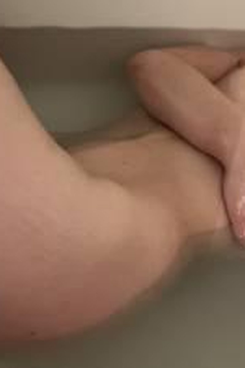 Bathroom - Screenshot 1 of 4 - Brown Hair