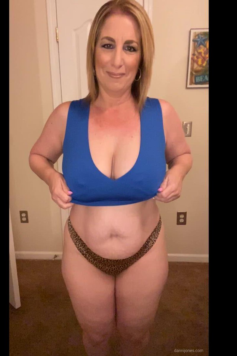 Titty Drop - Screenshot 1 of 4 - Danni Jones