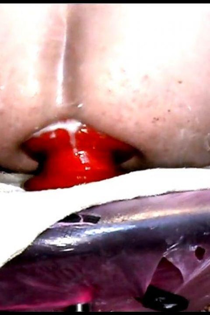 Xxl Butt Plug Full Insertion - Screenshot 1 of 4 - Anal