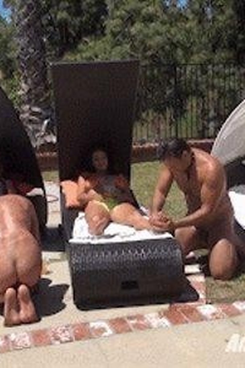 Mean Girl Pool Party (1080 HD) - Screenshot 1 of 4 - Foot Fetish