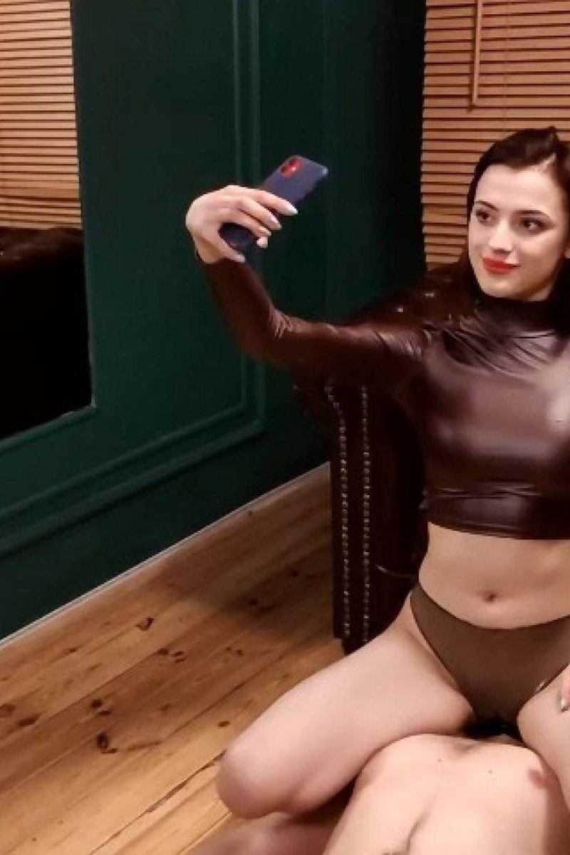 Using Slave For Facesitting - Screenshot 1 of 4 - Ass Worship