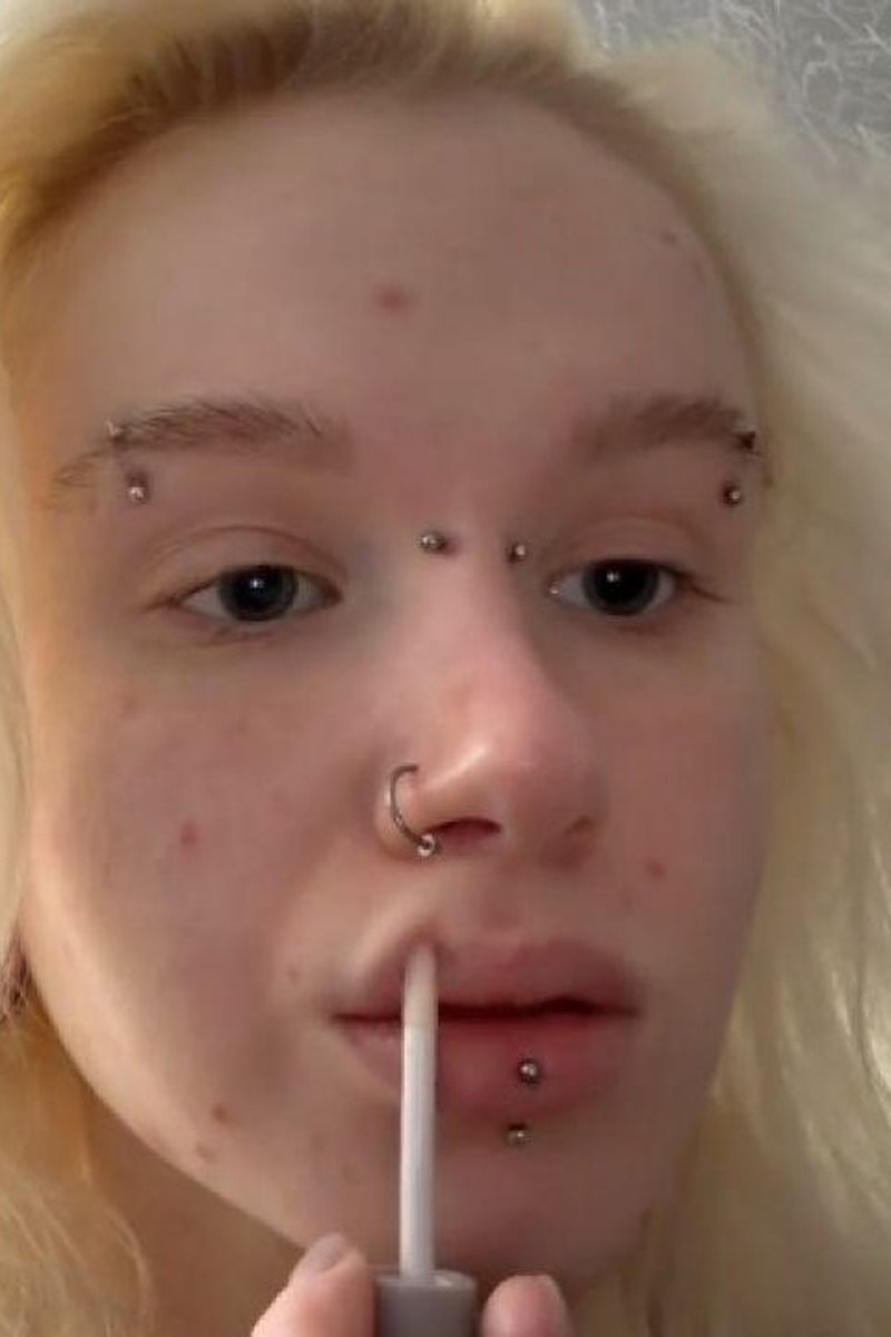 Makeup Routine - Screenshot 1 of 4 - Babes