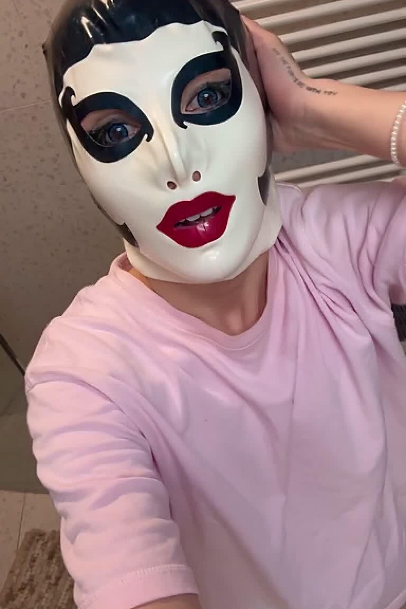Three Sexy Masking Slavena - Screenshot 1 of 4 - Blowjob