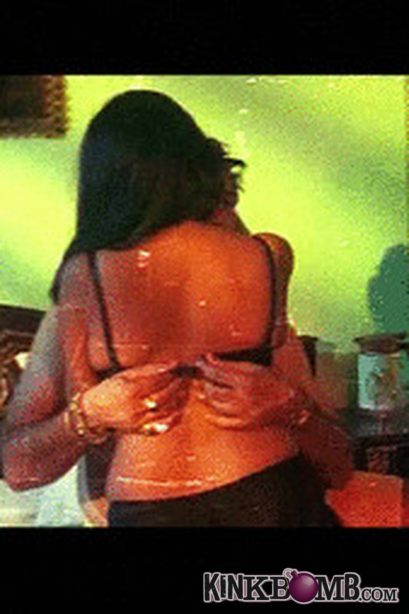 Lelomazzaa: Desi Girl Having Fun 1 - Screenshot 1 of 4 - Aprons