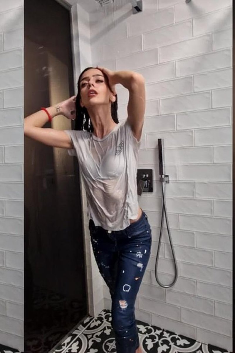 Shower With My Clothes - Screenshot 1 of 4 - Brown Hair