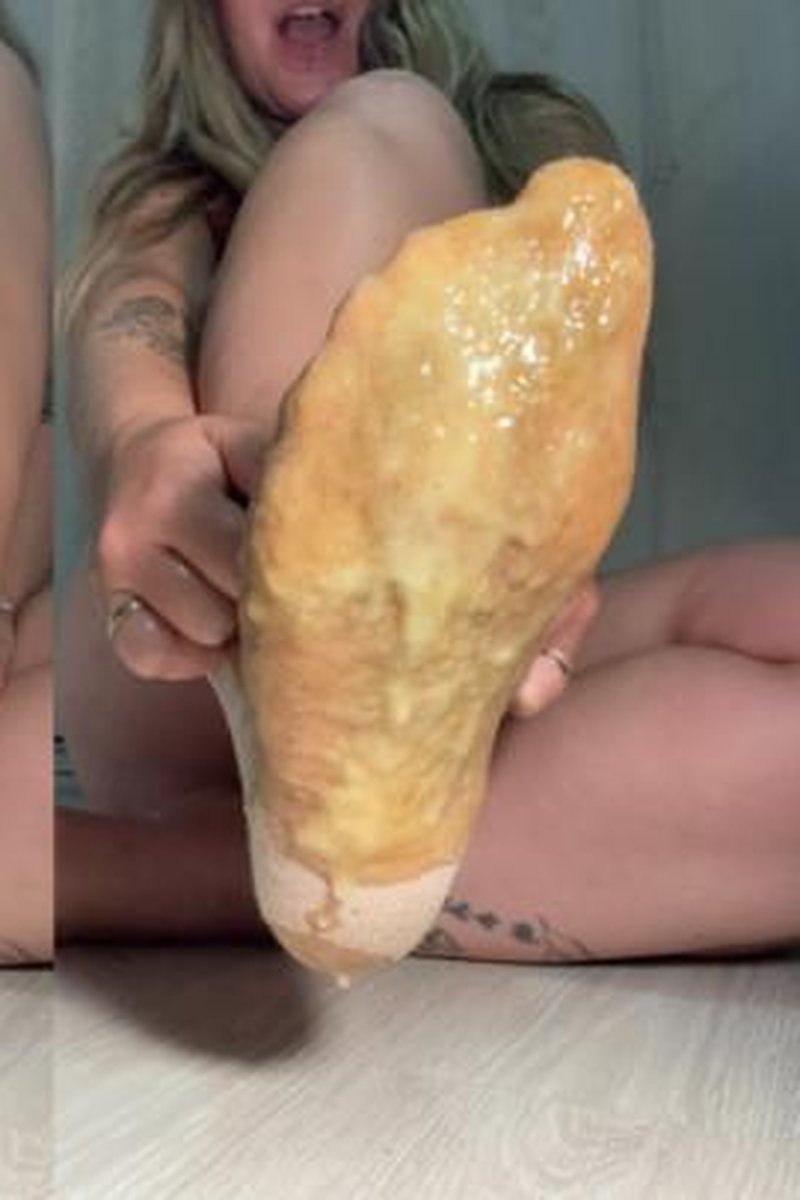 Sock Squeezing & Trampling. A Foot Femdom Meal - Screenshot 1 of 4 - Crush Fetish