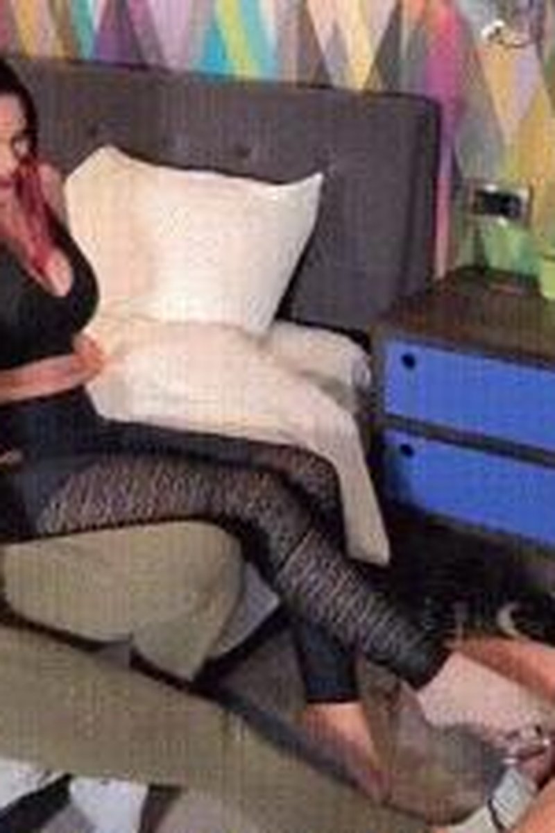 Sweaty Gym Feet Worship! - Screenshot 1 of 4 - Domination