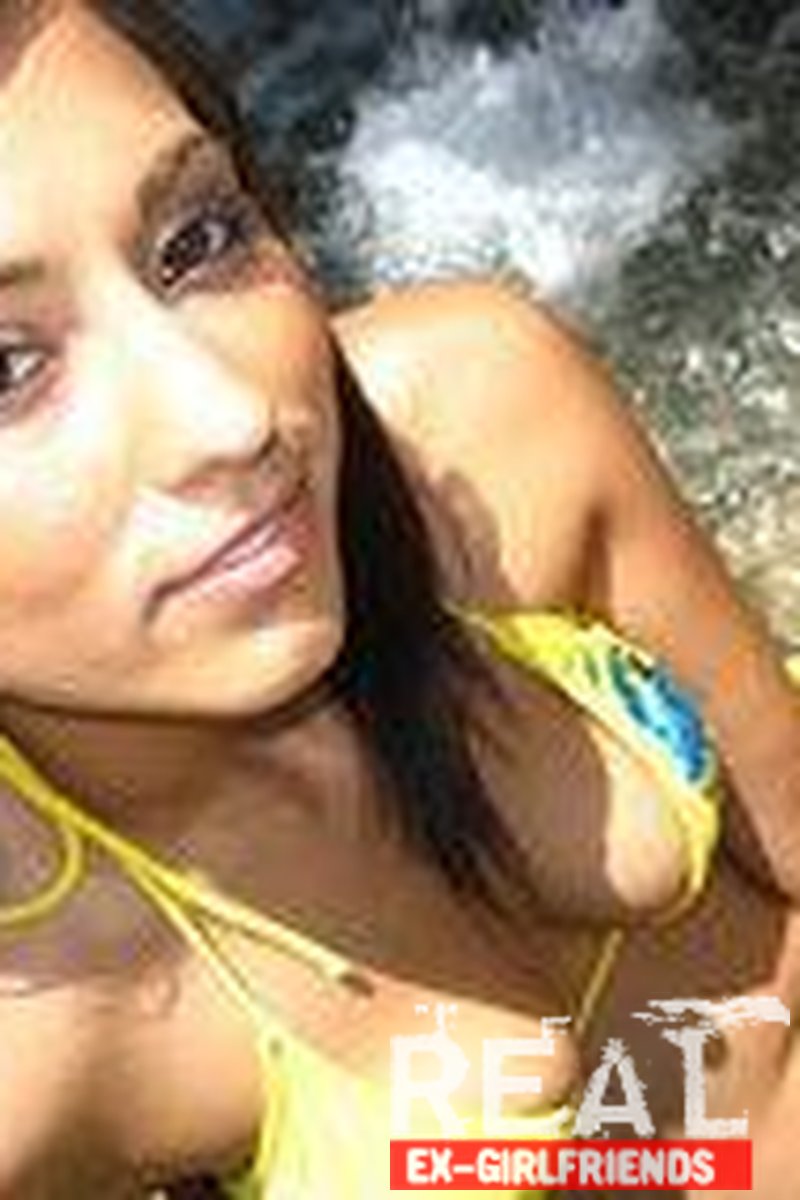 Poolside Hottie - Screenshot 1 of 4 - Amateur