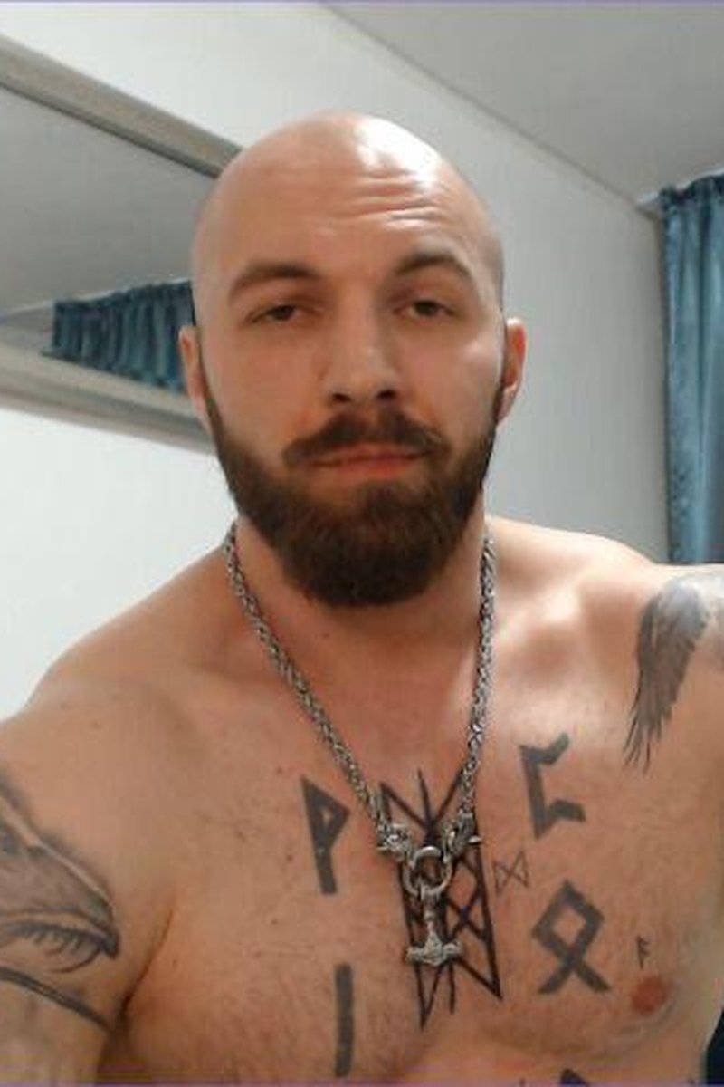 Alpha Flexing - Screenshot 1 of 4 - Bodybuilder