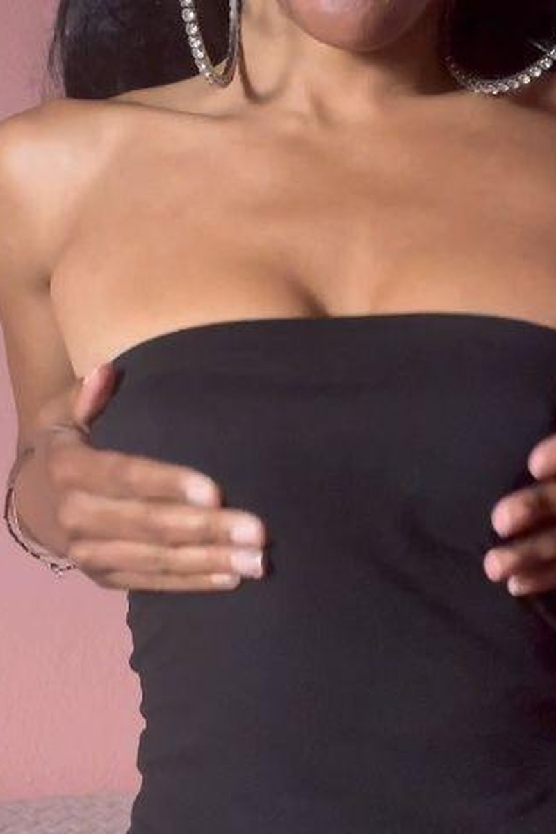 Cleavage Tease - Screenshot 1 of 4 - Big Tits