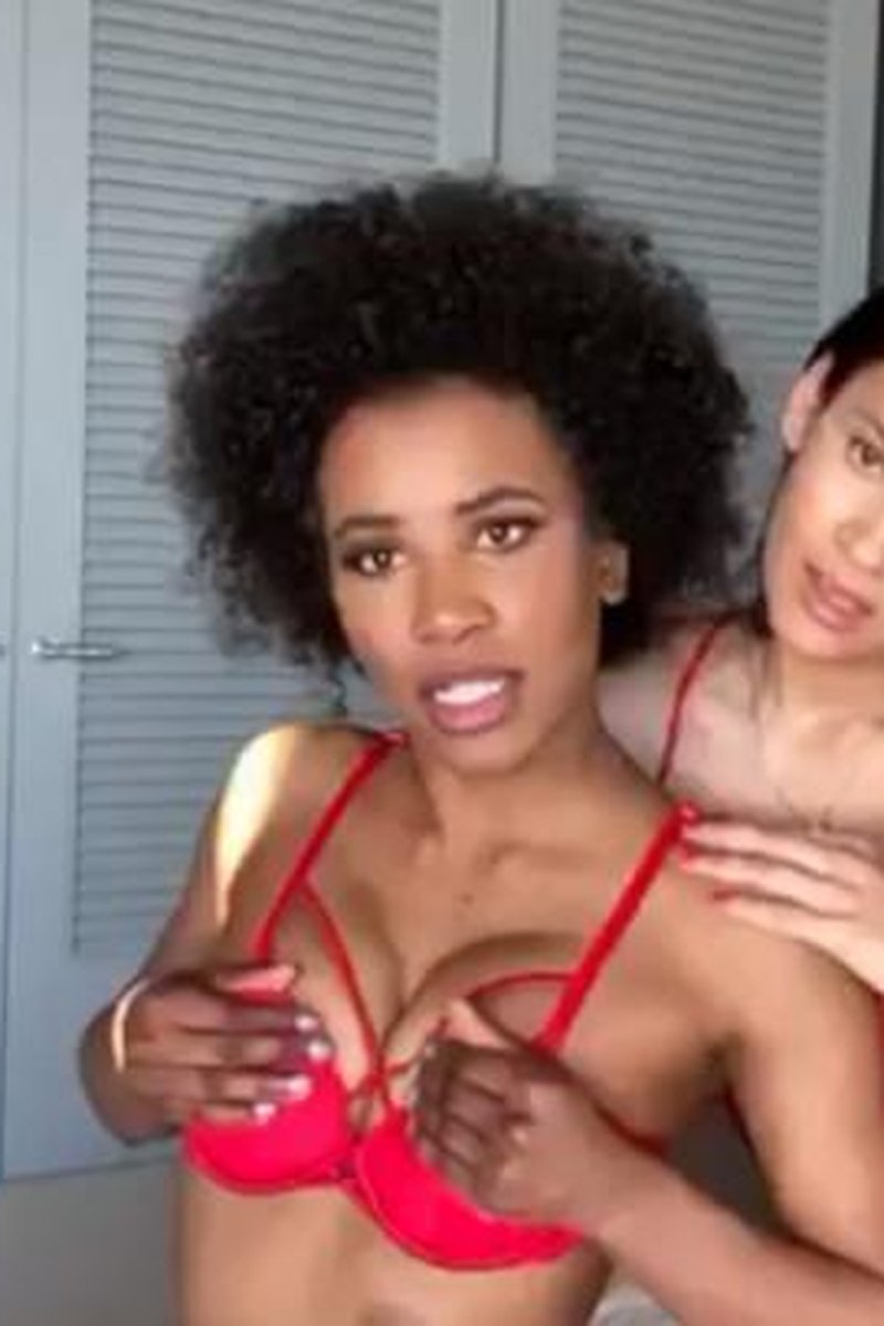 Teasing With My Sexy GF Vanessa Veracruz - Screenshot 1 of 4 - Bitch