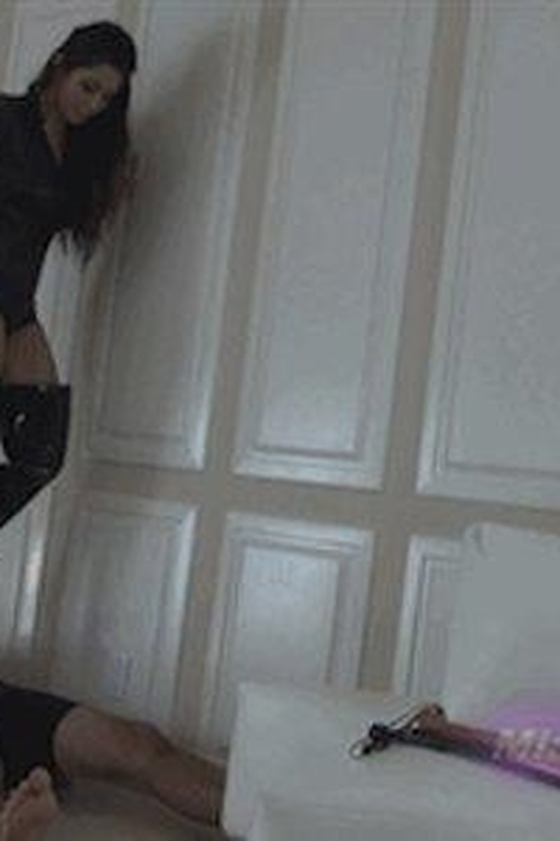 Amazon Boot Trampling (HD) - Screenshot 1 of 4 - Boots