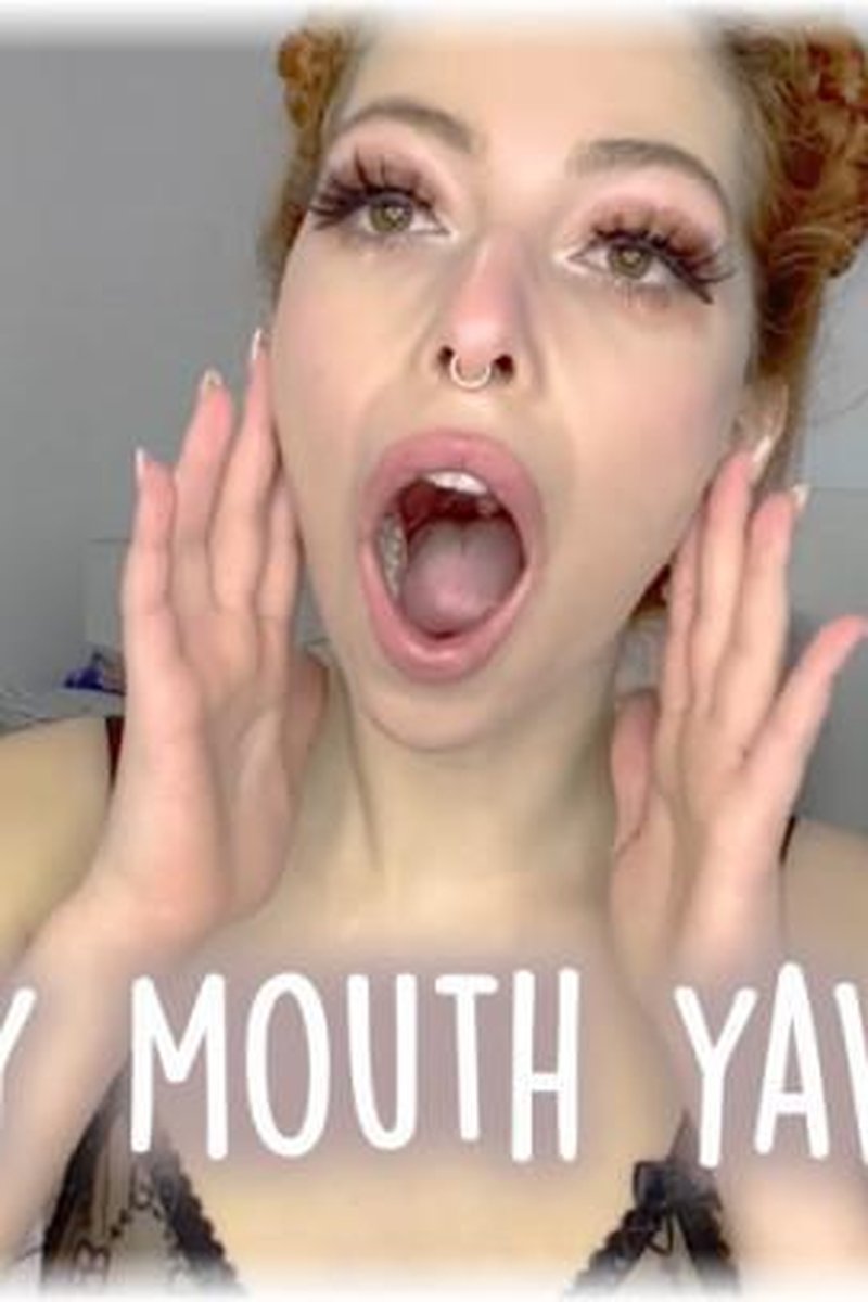 Big Sexy Mouth Yawning 2 - Screenshot 1 of 4 - Mouth Fetish