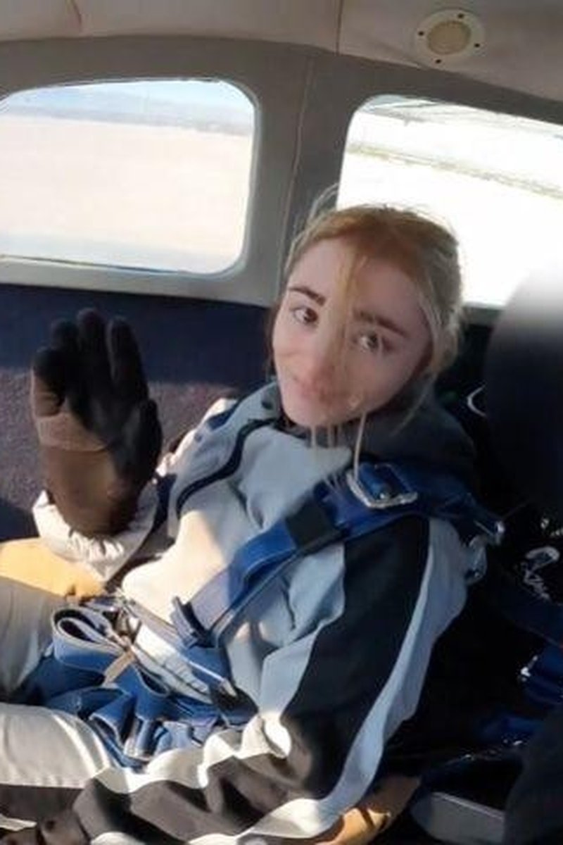 Skydiving Footage - Screenshot 1 of 4 - Blond Hair