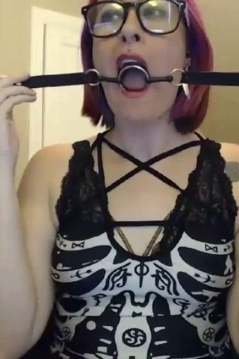 O-Ring Gag - Screenshot 1 of 4 - Blowjob