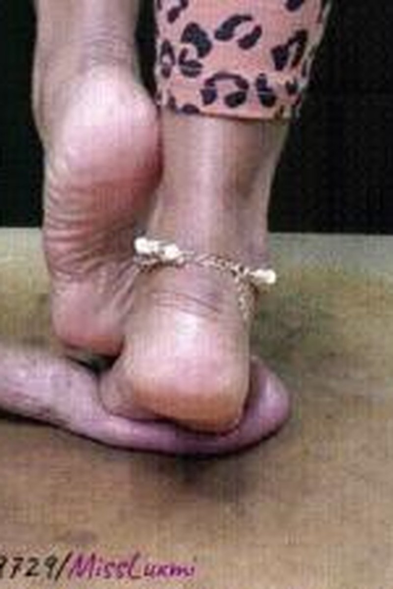 Barefoot Trampling & Punching - Screenshot 1 of 4 - Cock Box