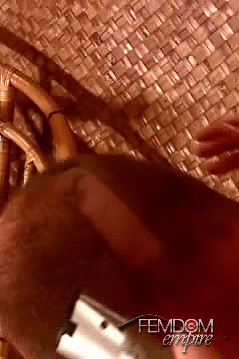 Training Slave 349 - Screenshot 1 of 4 - Anal