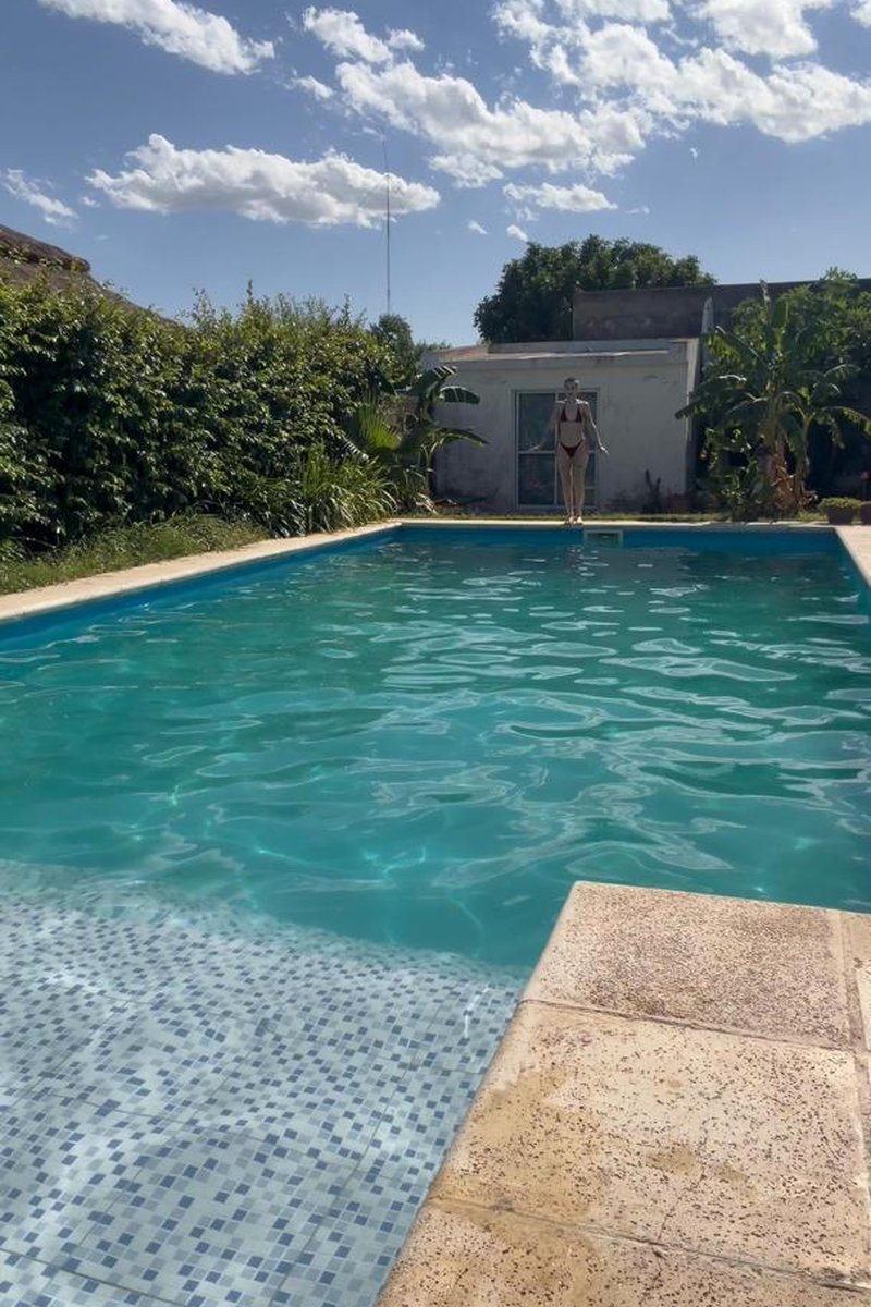 Swimming - Screenshot 1 of 4 - Pool