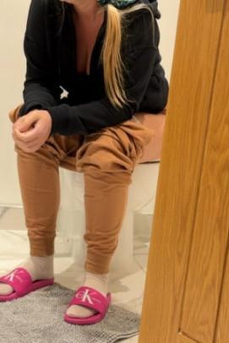 Step-Son Watching Spying Step-Mom Toilet Pee - Screenshot 1 of 4 - Golden Shower
