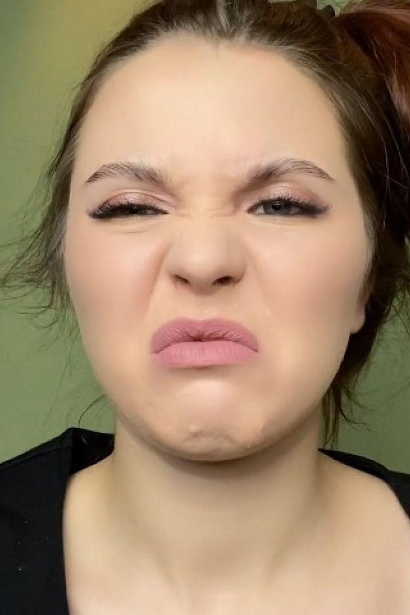Talking About Disgusting Smells - Screenshot 1 of 4 - Face Fetish
