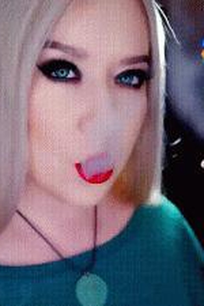 Different Smoking Techniques - Screenshot 1 of 4 - Face Fetish