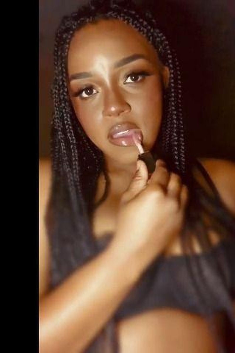 Lip Gloss Seduction - Screenshot 1 of 4 - Black