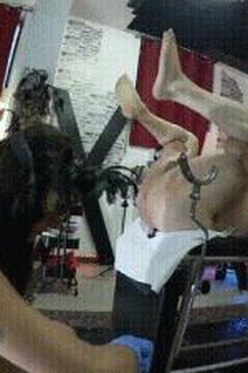 Fisting - Screenshot 1 of 4 - Anal