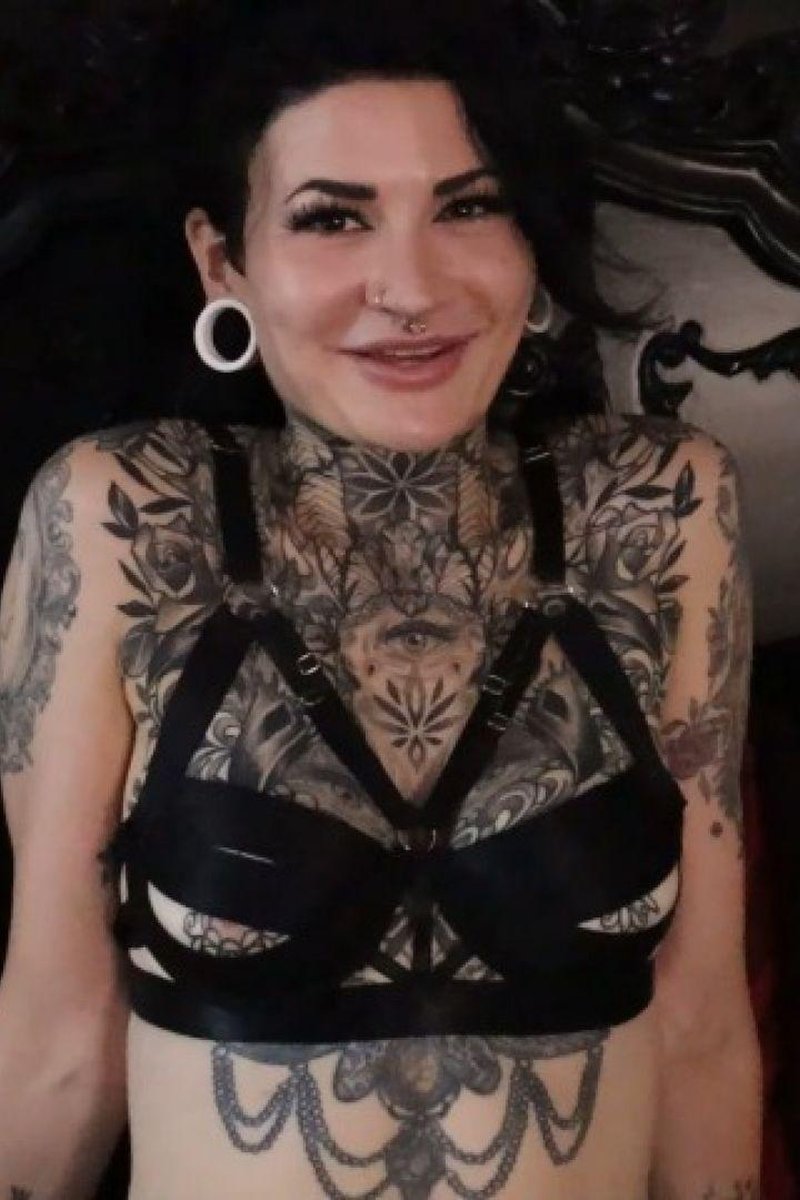 Holly Hell - Screenshot 1 of 4 - All Sex