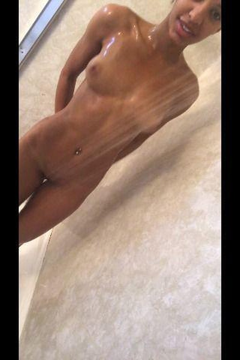 Simple Shower Video - Screenshot 1 of 4 - Black