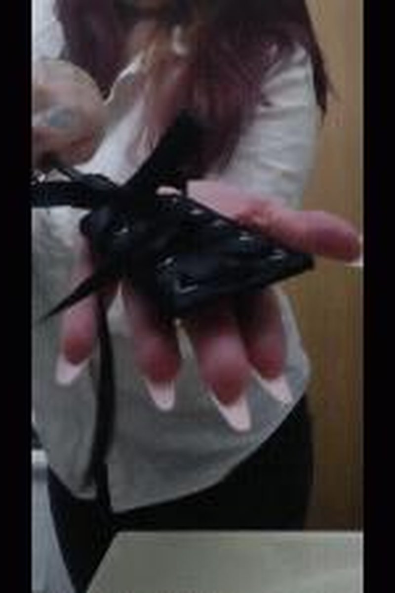 40 Lashes From Iris - Screenshot 1 of 4 - Crops