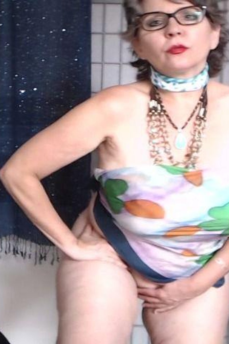 Fondle Some - Screenshot 1 of 4 - Big Tits