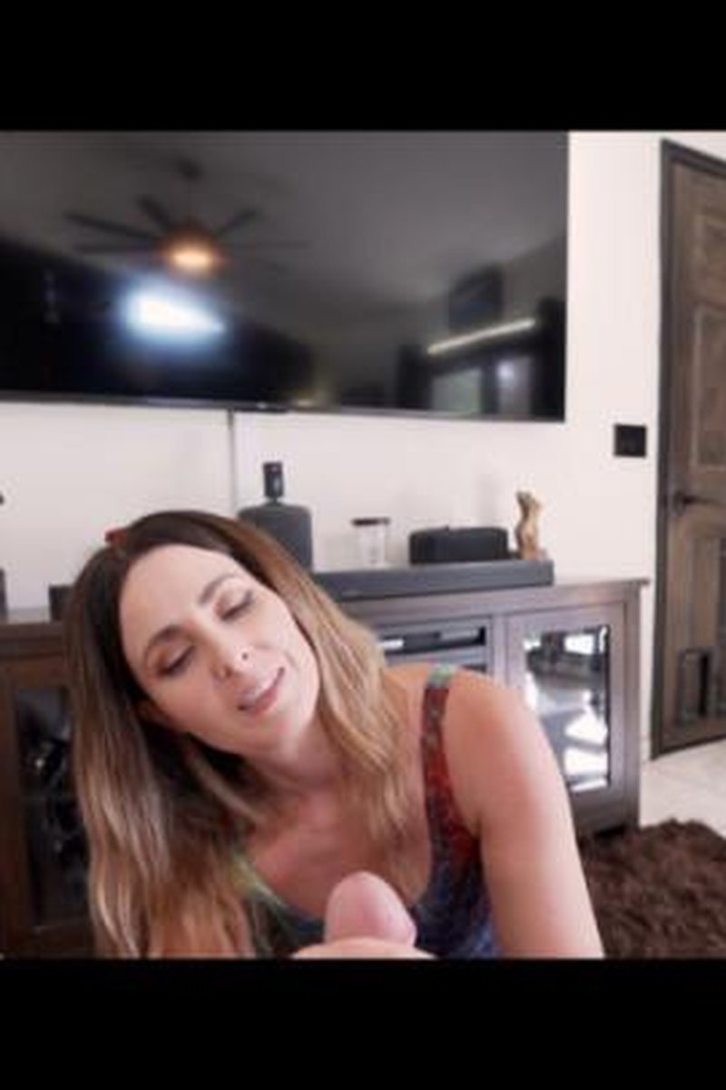 Playing Truth Or Dare With My Stepmom Part 2 - Screenshot 1 of 4 - CFNM