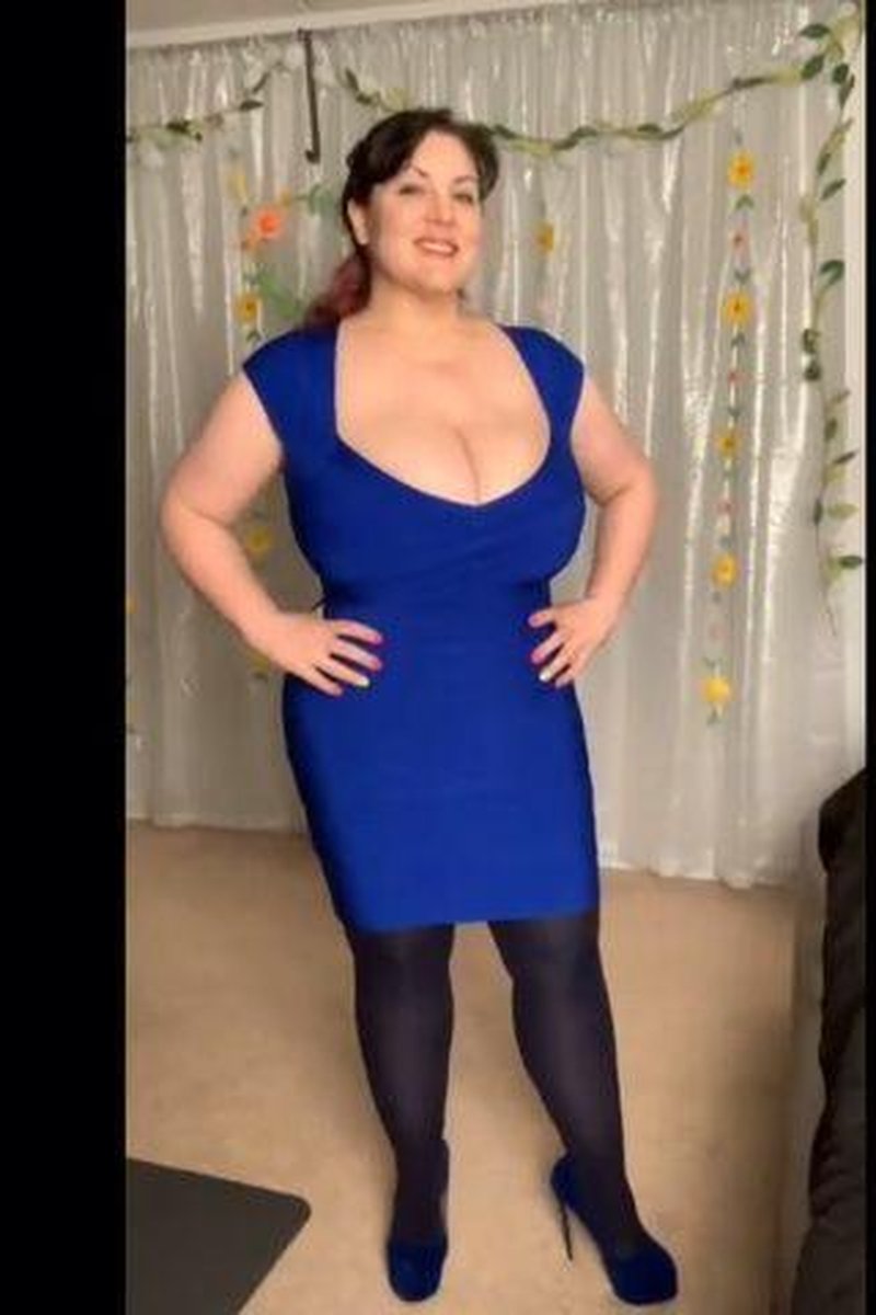 Date Night Dress Thighhighs Heels Squirt - Screenshot 1 of 4 - Huge Tits