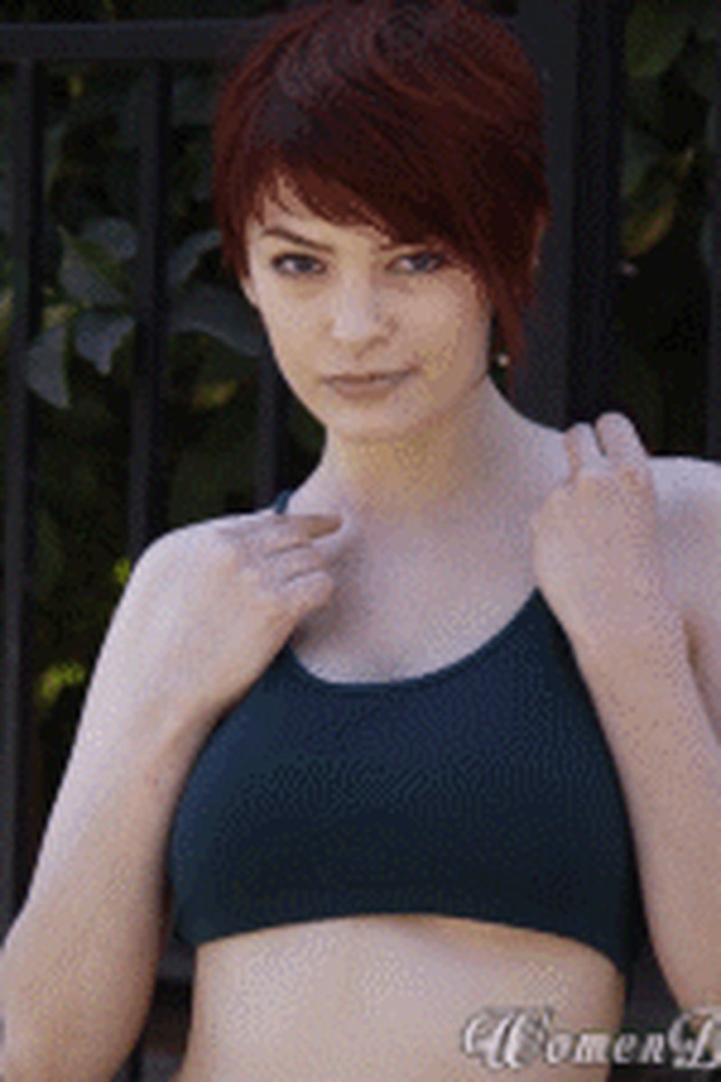 Bree Daniels - Screenshot 1 of 4 - Striptease
