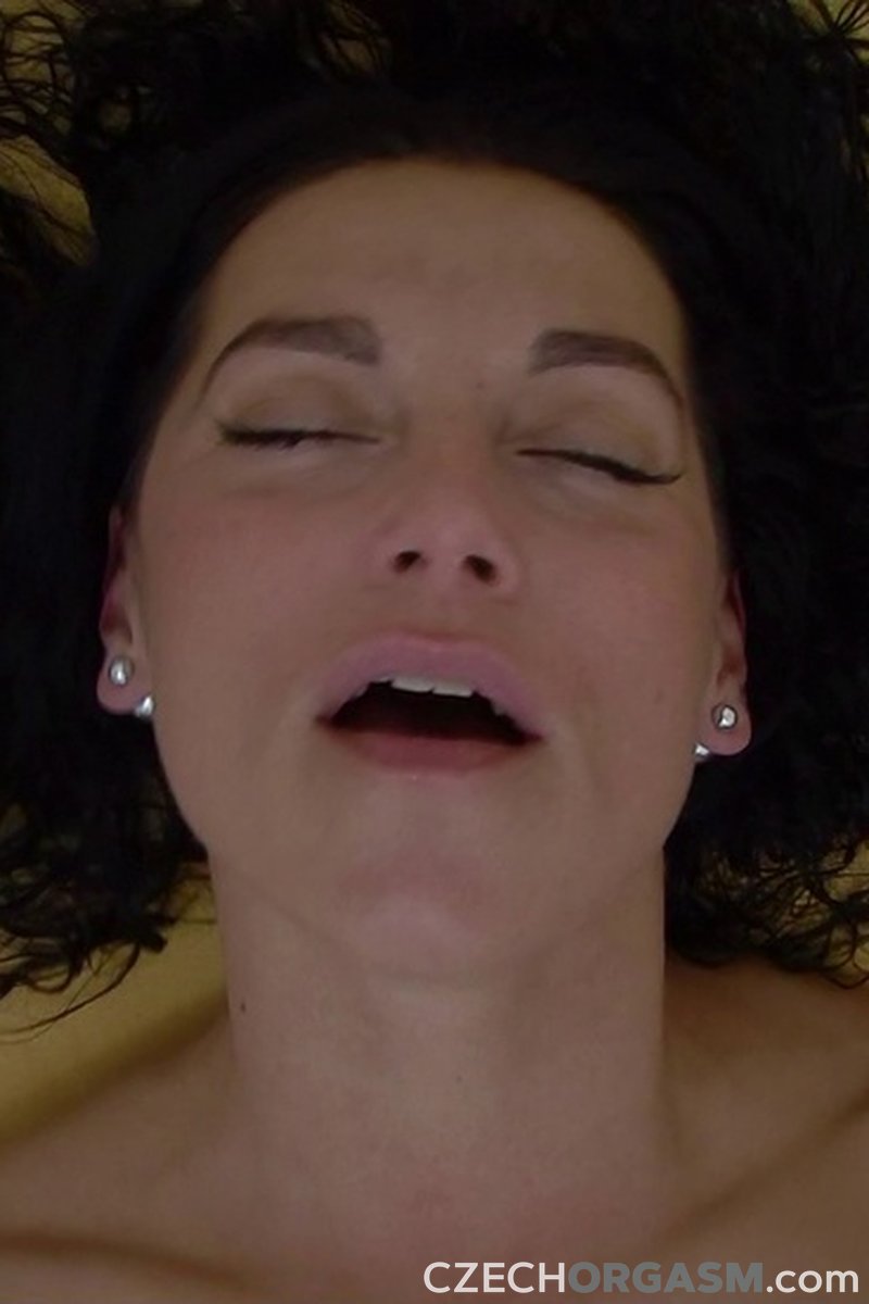 MILF Action 3 - Screenshot 1 of 4 - Brown Hair
