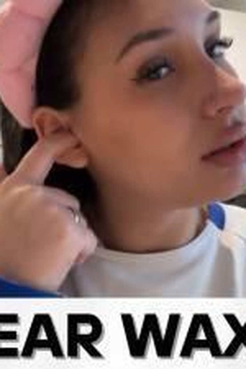 Ear Cleaning - Screenshot 1 of 4 - BDSM