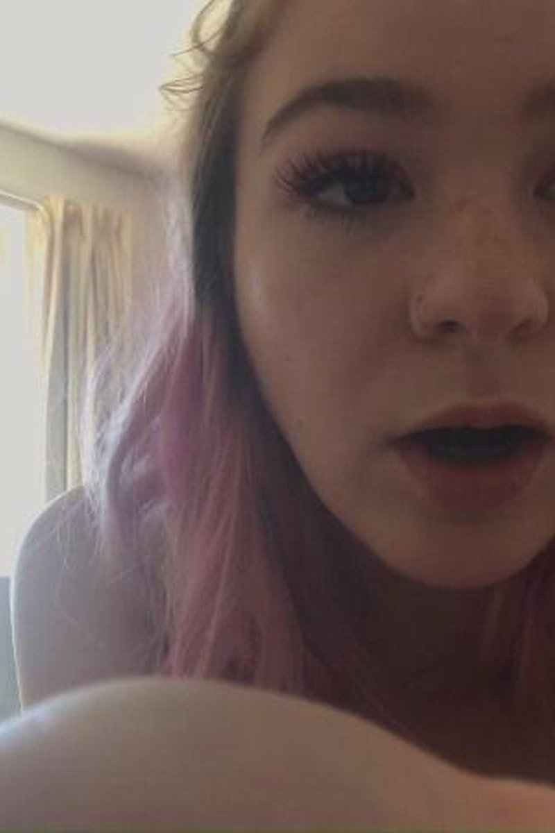 Cam Giantess Devours U - Screenshot 1 of 4 - Femdom