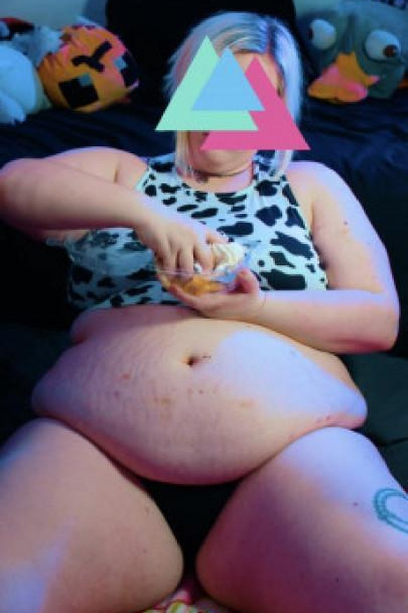 Eating Pie - Screenshot 1 of 4 - BBW