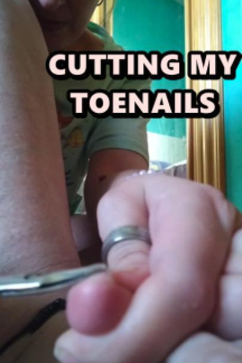 Trimming Toenails - Screenshot 1 of 4 - Blonde Hair (Female)