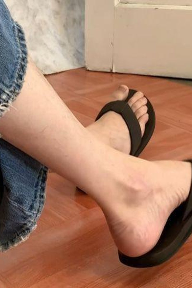 Flip Flops - Screenshot 1 of 4 - Foot Fetish