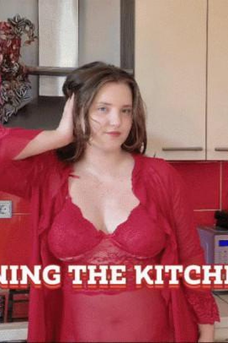 Cleaning The Kitchen - Screenshot 1 of 4 - Babes