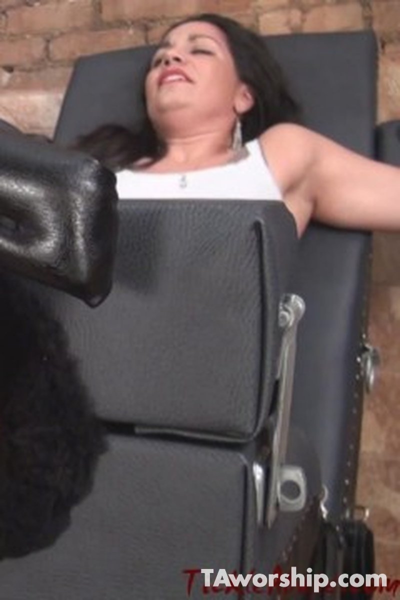 Alexa Complex - Screenshot 1 of 4 - Tickling