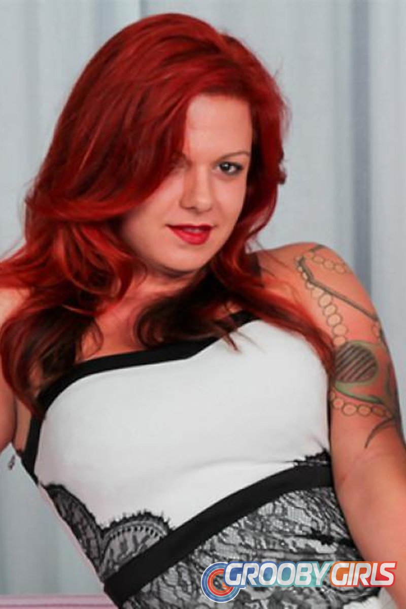 Gorgeous Curvy Redhead Peyton - Screenshot 1 of 4 - Transgender
