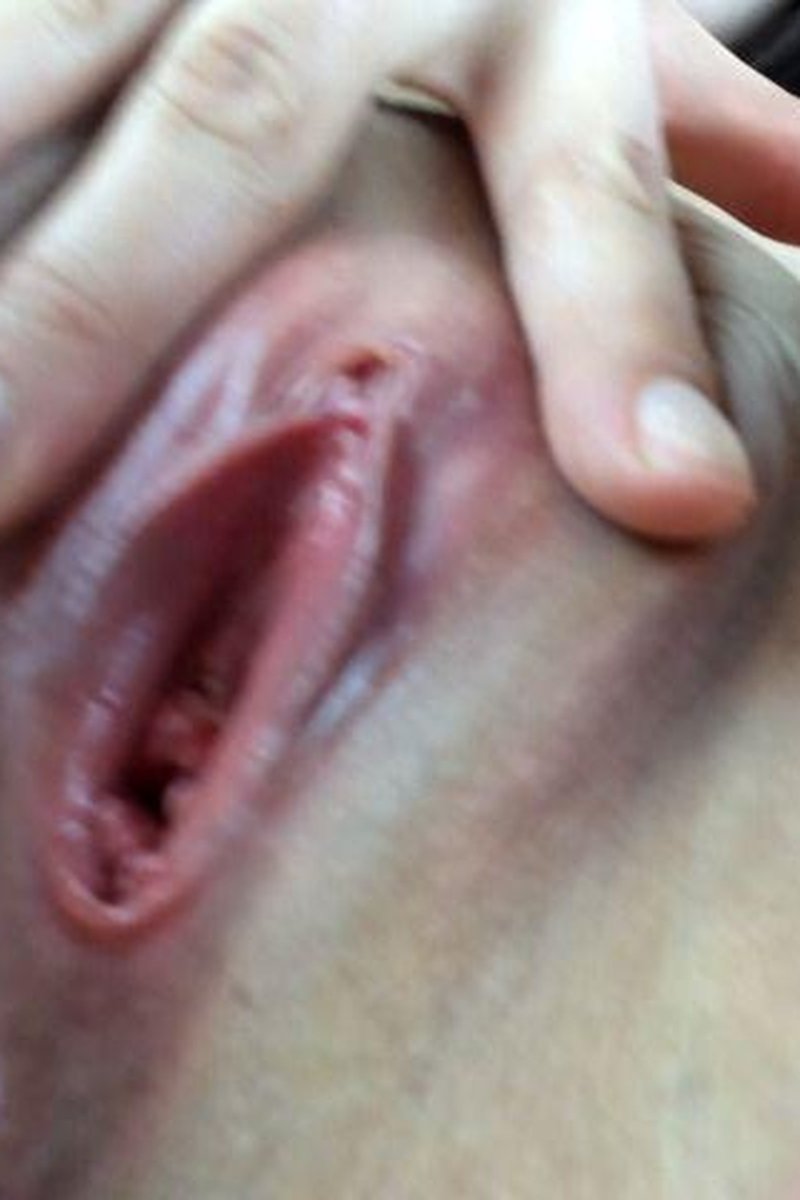 Close Up Pee Show - Screenshot 1 of 4 - Close Up