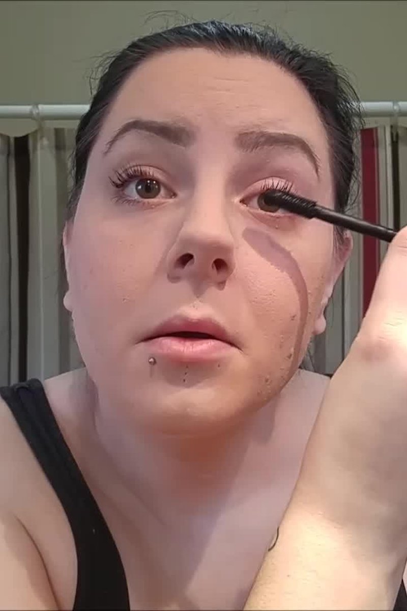 Daily Makeup Routine - Screenshot 1 of 4 - Eye Contact