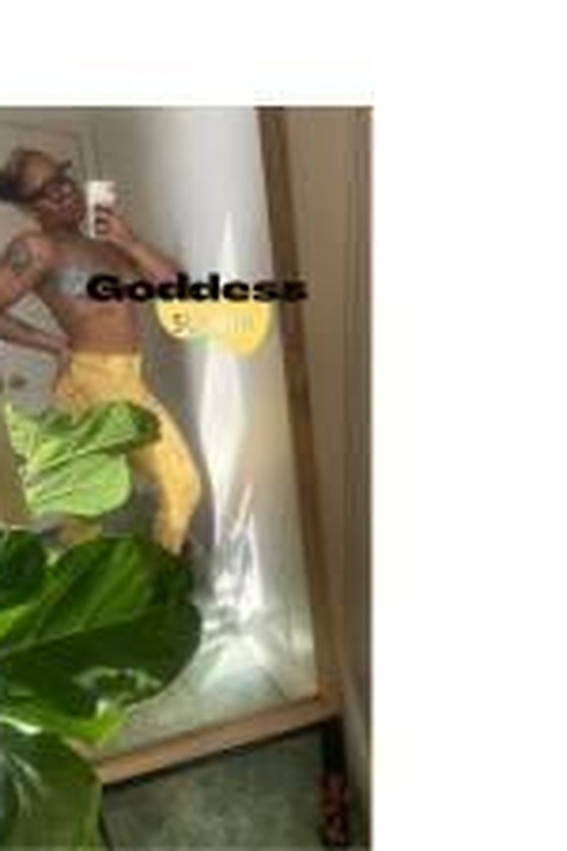 Topless Yoga - Screenshot 1 of 4 - Black