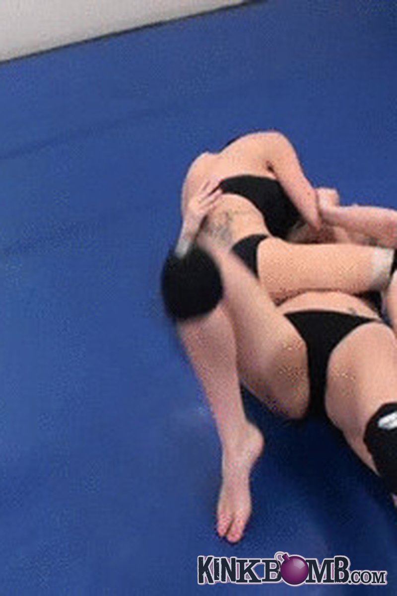 Hit the Mat: Ashley Wildcat vs Jesse Wrestling - Screenshot 1 of 4 - Fantasy