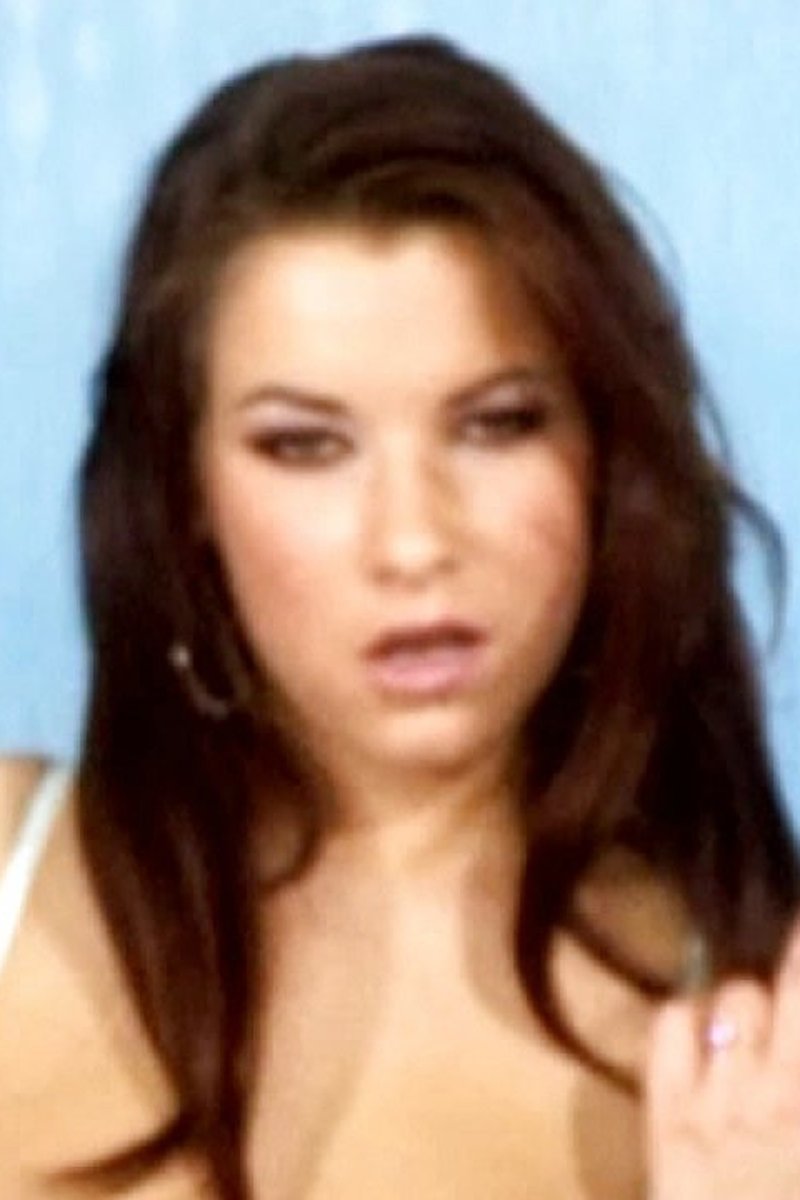 Brandy Lee Has Large Breasts - Screenshot 1 of 4 - Brown Hair